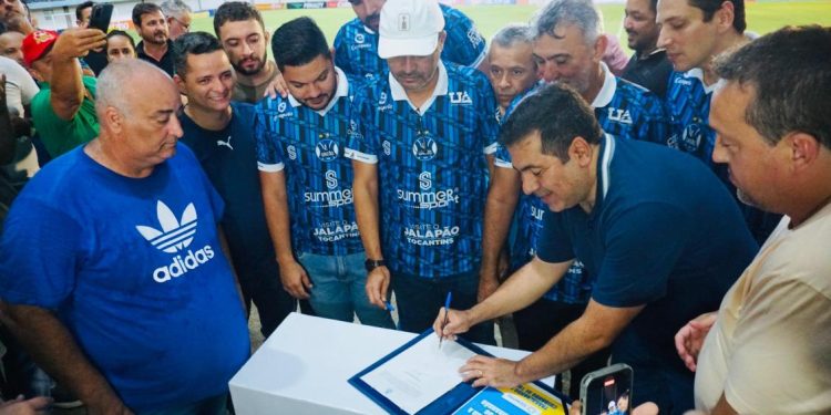 Marcus Marcelo participa de assinatura da ordem de serviço para reforma do Estádio do Mirandão