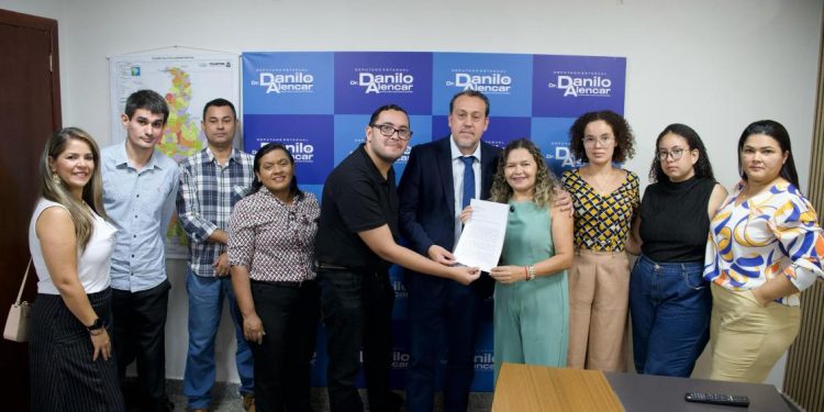 Psicólogos buscam apoio do deputado Dr. Danilo Alencar para equiparação salarial e jornada reduzida