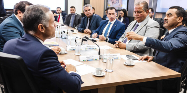 Governador Wanderlei Barbosa articula permanência da Ferrovia de Integração Oeste-Leste no Tocantins e cronograma da nova ponte