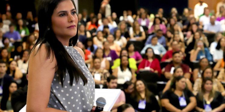 Primeira-dama Karynne Sotero lança projeto que vai oferecer cursos profissionalizantes e R$ 16 milhões em linha de crédito especial