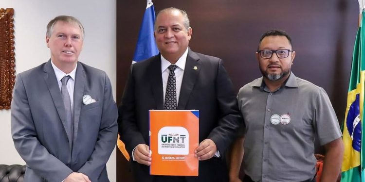 Senador Eduardo Gomes garante investimento de R$ 20 milhões para modernização da UFNT