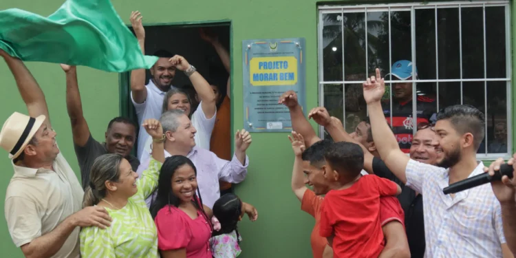 Construídas através de emenda destinada pelo Deputado Jair Farias, cinco casas populares são entregues em Palmeiras