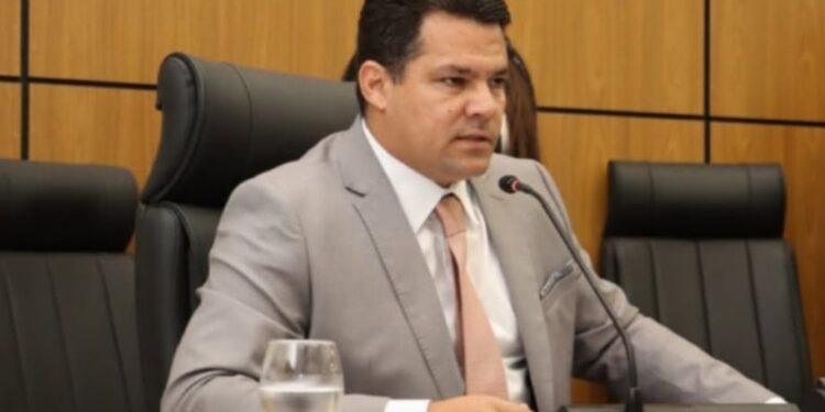 Walter Viana é indicado por Eduardo Siqueira como novo líder do governo na Câmara de Palmas