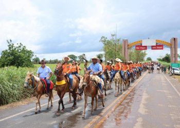 Evento tradicional no Bico, Cavalgada de Carrasco Bonito conta com apoio de Amélio Cayres