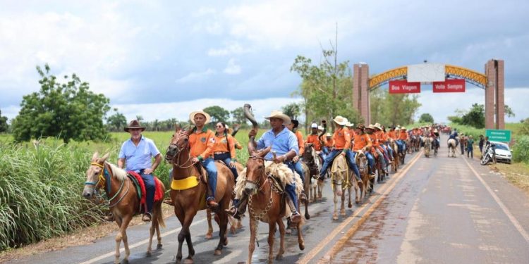 Evento tradicional no Bico, Cavalgada de Carrasco Bonito conta com apoio de Amélio Cayres
