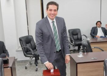 Olyntho é eleito presidente da Comissão de Finanças da Assembleia