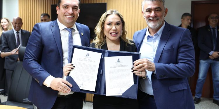 Semana da Mulher: Luana Ribeiro, primeira e única deputada a presidir a Aleto