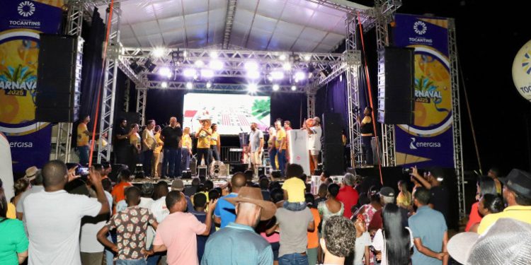 Durante Carnaval, governador Wanderlei Barbosa anuncia construção de praça no povoado de Campo Alegre, em Paranã