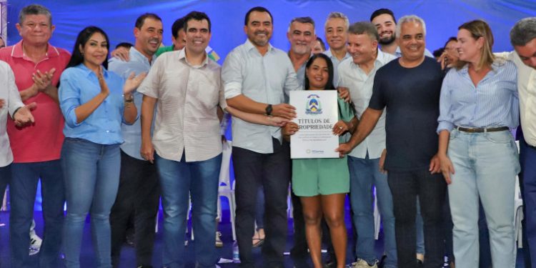 Governo entrega mais de mil títulos de propriedade a moradores do Jardim Taquari após duas décadas de espera