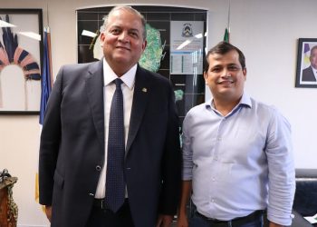 Em reunião com Eduardo Gomes, presidente da ATM demonstra preocupação com queda do FPM diante de uma possível nova isenção do Imposto de Renda
