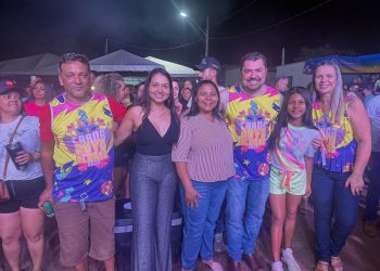 Deputada Vanda Monteiro prestigia carnaval de Novo Acordo ao lado do prefeito Mateus e do vice-prefeito Pedro Andrade