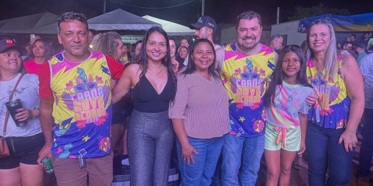 Deputada Vanda Monteiro prestigia carnaval de Novo Acordo ao lado do prefeito Mateus e do vice-prefeito Pedro Andrade