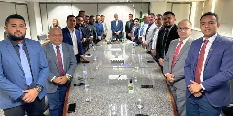 Ricardo Ayres e vereadores de Araguaína garantem mutirão de perícias do INSS e novos serviços para a cidade