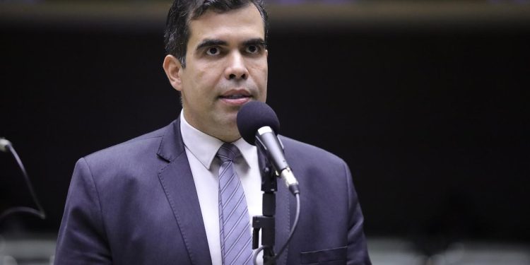 Ricardo Ayres propõe audiência de custódia para evitar prisões ilegais por pensão