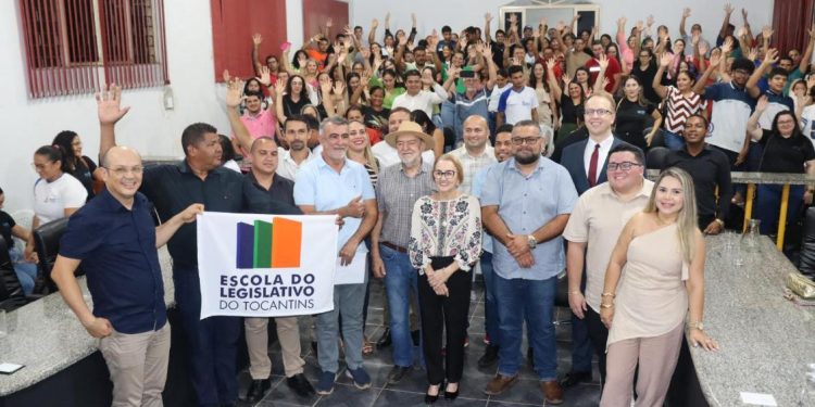 Escola do Legislativo leva cursos gratuitos para estudantes de Augustinópolis