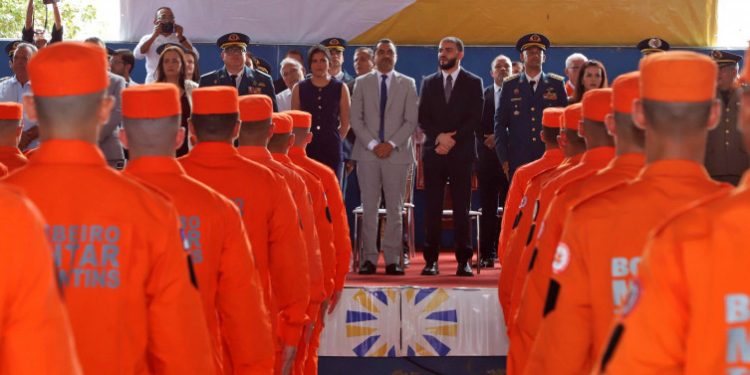 Governador Wanderlei Barbosa participa da formatura de 143 bombeiros militares e entrega novos veículos para a corporação