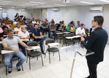 Prefeitura e SEST/SENAT realizam evento sobre direção defensiva para mototaxistas e taxistas de Araguaína
