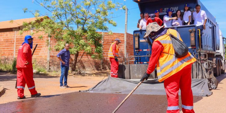 Prefeitura presente: Arno 44 é a primeira quadra da região norte a receber revitalização asfáltica do programa Avança Palmas