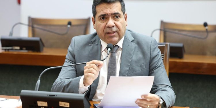 Marcus Marcelo propõe projeto de lei para prevenir golpes eletrônicos contra idosos