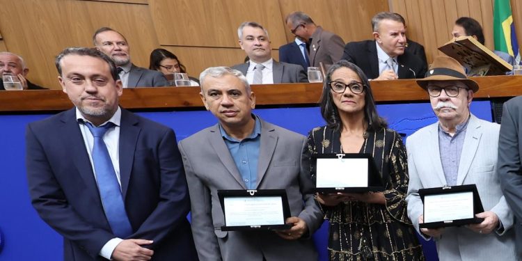 Sessão solene pelos 36 anos de Palmas tem homenagens do deputado Dr. Danilo a três personalidades