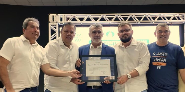 Durante Encontro Regional, Deputado Gipão destaca papel dos vereadores e exalta homenagem a Amélio Cayres em Araguaína