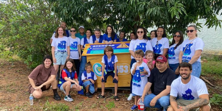 Prefeitura de Palmas leva ração e abrigo a animais de rua na região norte da Capital