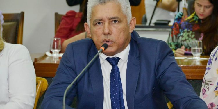 Lei de autoria de Cleiton Cardoso é sancionada e fortalece a inclusão nas escolas privadas do TO