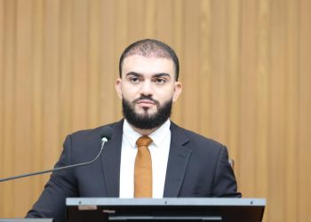 Relator em duas Comissões, Léo Barbosa comemora lei que garante igualdade de descontos em escolas