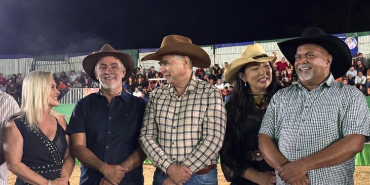 Amélio Cayres prestigia 34ª ExpoFormoso e visita prefeitos de Aliança e Brejinho de Nazaré