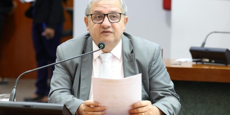 Assembleia Legislativa aprova PL de Jair Farias que cria prazo para marcação de consultas e exames de idosos