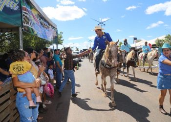 Deputado Luciano Oliveira celebra 36 anos de Pequizeiro ao lado da população