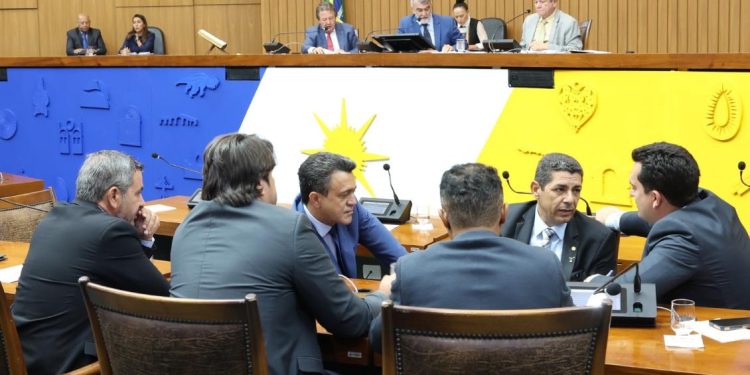 Deputados aprovam inclusão da disciplina de Inteligência Artificial nas escolas do Tocantins