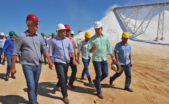 Em Nova Rosalândia, governador Wanderlei Barbosa lança projeto de distribuição de 35 mil toneladas de calcário para agricultores familiares