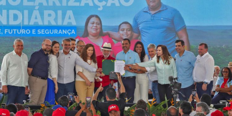 Governador Wanderlei Barbosa e presidente Lula assinam acordo histórico para governança fundiária de 1,9 milhão de hectares no Tocantins