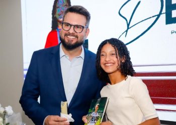 Mantoan apoia lançamento do livro “Minha vida é um projeto de Deus”, de Amanda Cremosinho