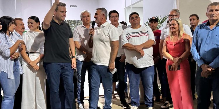 Em entrega de obras em Wanderlândia, Amélio Cayres destaca parceria entre Governo e municípios