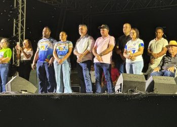 Amélio Cayres participa do aniversário de 157 anos de Araguatins e garante apoio para a temporada de praias