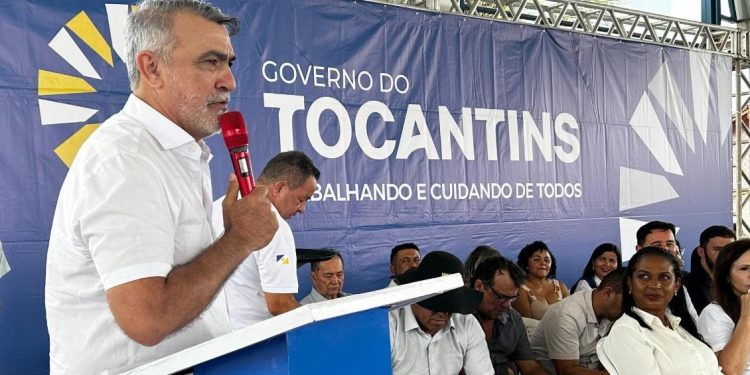 Amélio Cayres prestigia entrega de obras em Buriti e defende construção de hospital na cidade