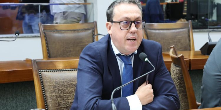 Deputado Dr. Danilo Alencar suspende atividades parlamentares e médicas para tratamento de saúde