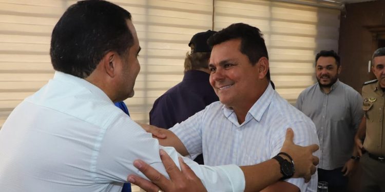 Prefeito Batista Cavalcante se reúne com governador Wanderlei Barbosa para tratar da pavimentação da TO-239