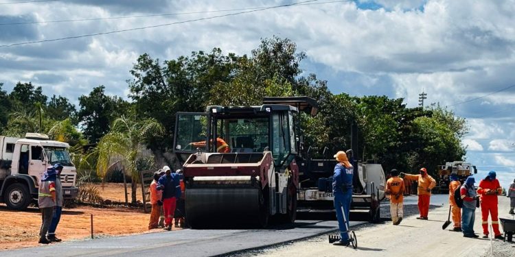 Com articulação do prefeito Wanderly Leite, pavimentação do novo acesso às balsas avança em ritmo acelerado em Aguiarnópolis