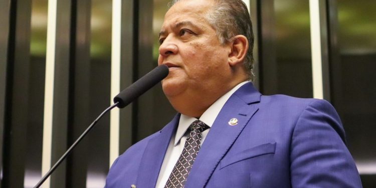 Aprovado relatório de Eduardo Gomes que destrava uso de emendas para a saúde e fortalece os municípios