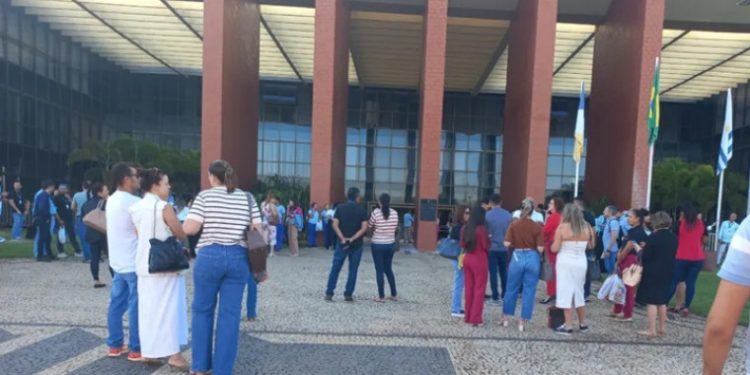 Princípio de incêndio interrompe atividades na Assembleia Legislativa do Tocantins