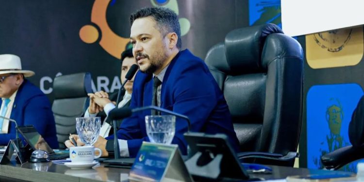 Câmara de Araguaína aprova Projeto de Lei de Max Fleury que garante prioridade a pacientes em quimioterapia, radioterapia, hemodiálise ou que usam bolsa de colostomia