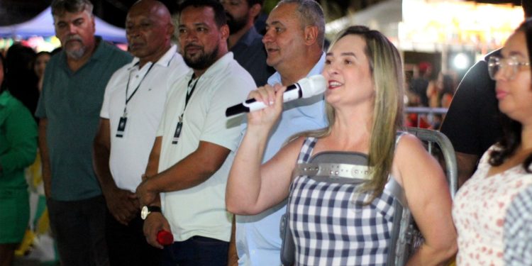 Primeira noite do Festival Cultural atrai multidão e aquece o comércio em Santa Fé do Araguaia