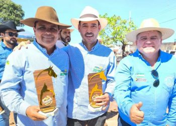 Municipalista, deputado Vicentinho Júnior prestigia cavalgada e reforça parceria com Presidente Kennedy