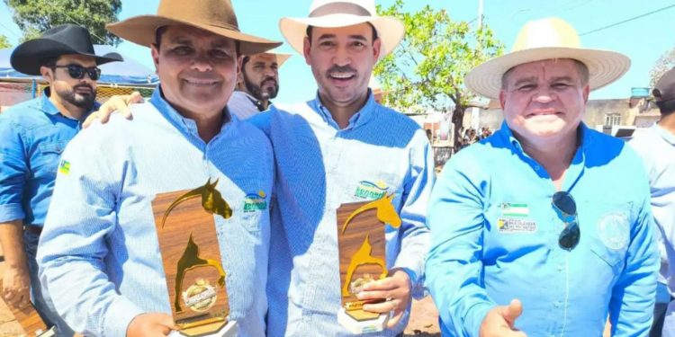 Municipalista, deputado Vicentinho Júnior prestigia cavalgada e reforça parceria com Presidente Kennedy