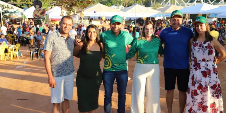 Claudia Lelis reforça apoio à temporada de praias durante visitas a Formoso, Ponte Alta e Ipueiras