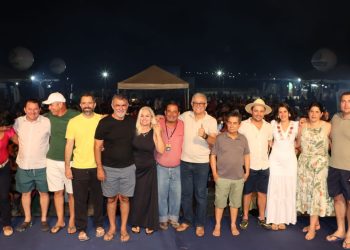 Com emenda de R$ 100 mil para reforço da estrutura, Amélio Cayres participa da abertura da temporada de praia em Caseara