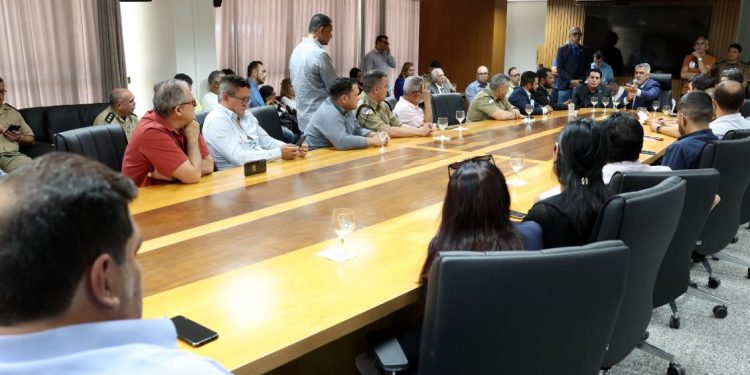 Amélio Cayres recebe sindicalistas e discute PEC do Teto